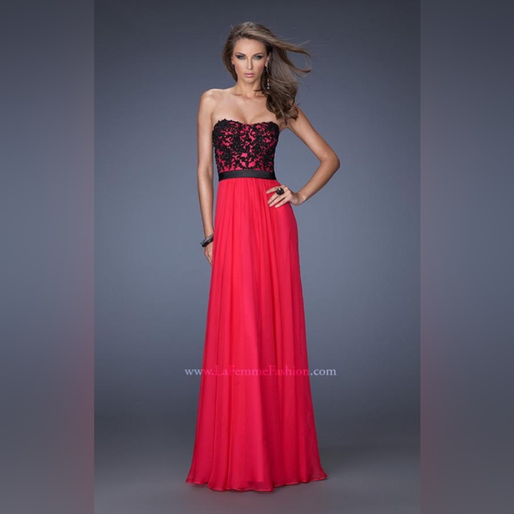 LA FEMME Strapless Evening Gown